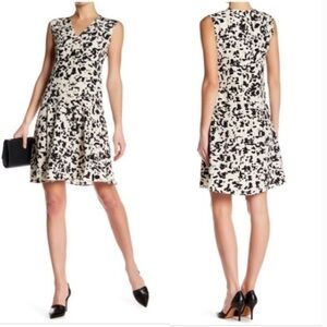 Vince Confetti Print Silk V Neck  Career Classic Modern Woman Dress Size  6
